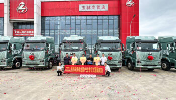 玉柴物流集团玉柴机电玉林公司顺利交付一批乘龙H5V-500马力气体车